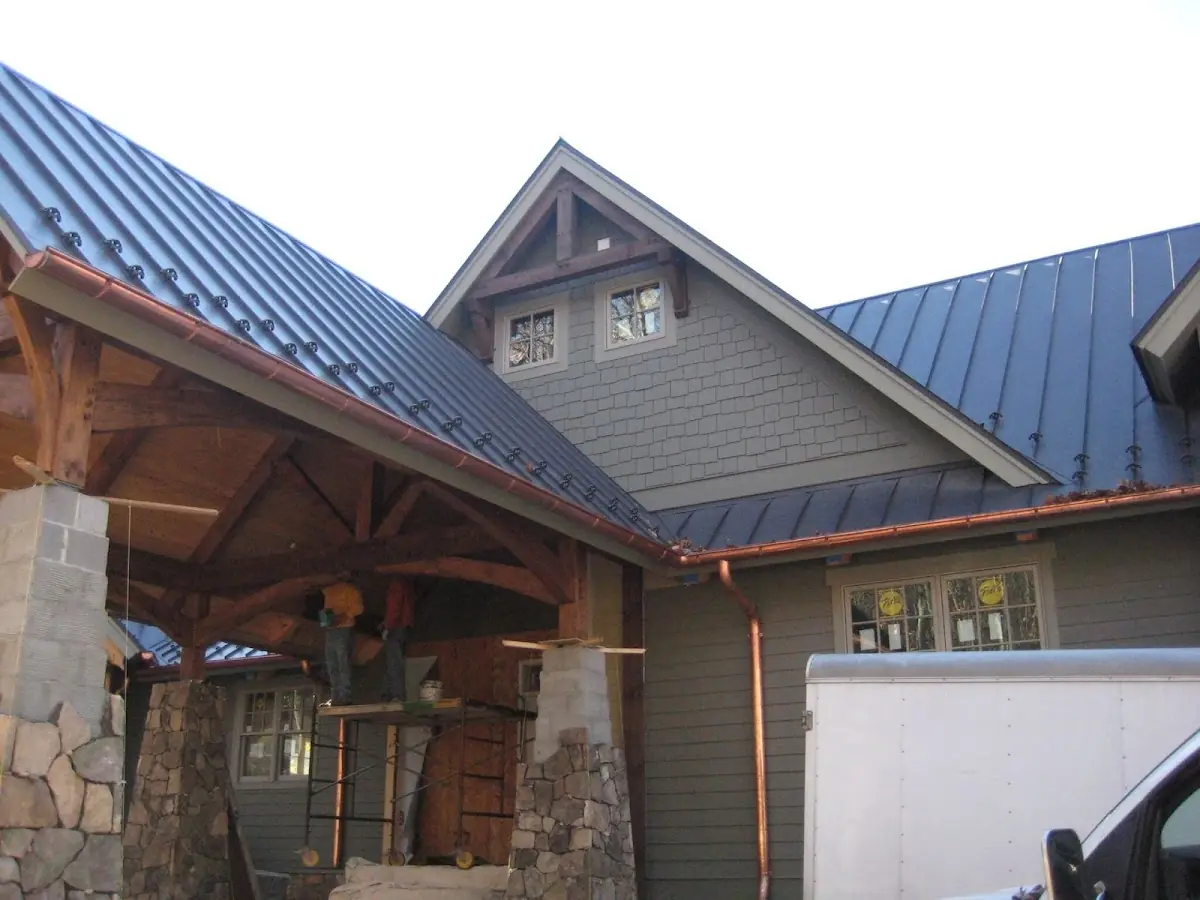 Craftsman Roofing team delivering quality roofing work in Mahola